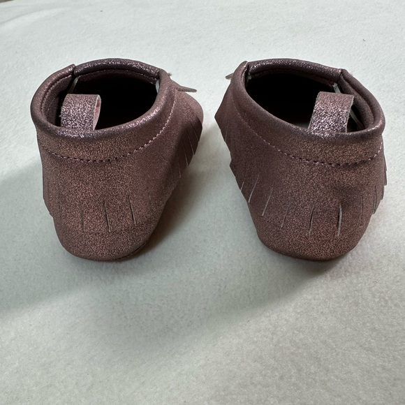NWOT Baby Girl Rose Gold Metallic Fringe Moccasins Size 9-12M - Picture 5 of 7